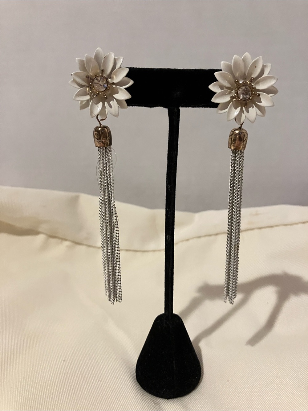 Elegant White Floral Tassel Drop Earrings
